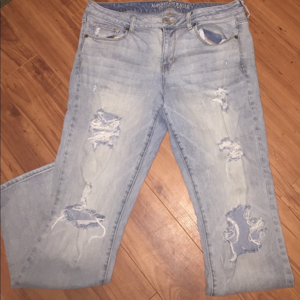 American Eagle women’s Size 14 destroyed Stretch